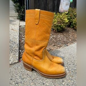 Womens Boots 8.5 but fit like 9